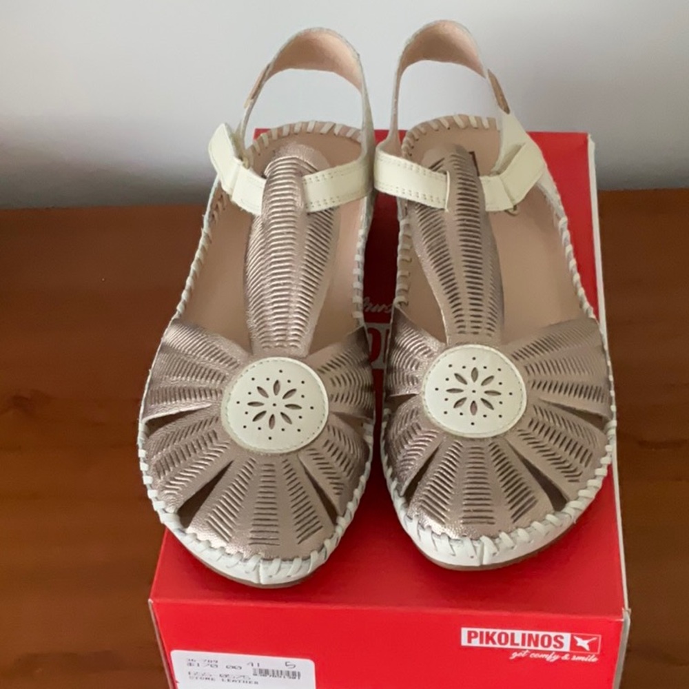 Pikolinos Beige and White Sandals